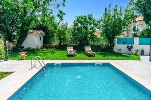 Villa Gravisi by Villa Plus