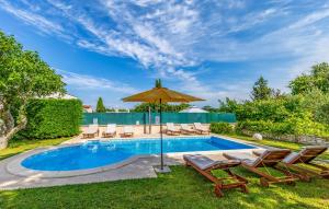 Holiday Home Pula 23 With Outdoor Swimmingpool