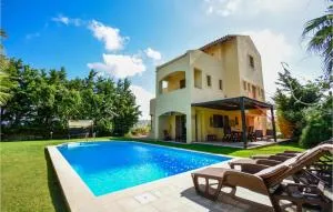 Stunning Home In Finikia - Yiofirákia