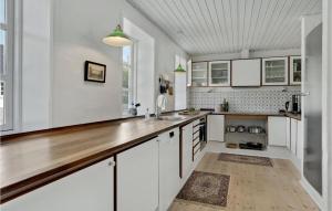 Lovely Home In Aabybro With Kitchen