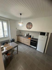 Appartements CHEZ COCO ET HERVE etage : photos des chambres