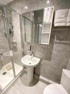 Apartment with an Open-Plan Kitchen Living Room