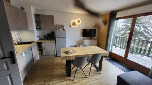 Appartements Appartement 4 a 6 personnes - Chalets d-Aurouze - La Joue du Loup : Appartement 2 Chambres