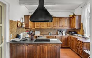 11 Bedroom Cozy Home In Gørding