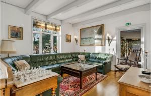 11 Bedroom Cozy Home In Gørding