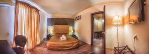 Queen Suite with Pool View room in Tselikas Hotel