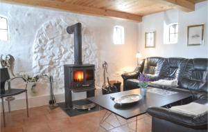 Three-Bedroom Holiday Home In Give