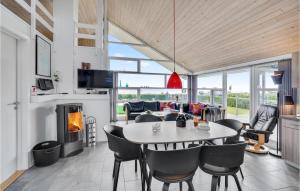 Holiday Home Kystvej Bjert