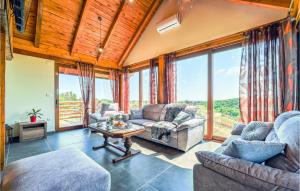 Amazing Home In Vinica Breg With Wifi 