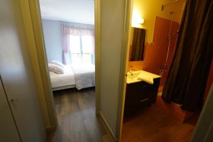 Hotels Logis Hotel Le Griou : Chambre Quadruple - Vue sur Montagnes