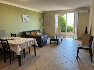 Charming Villa-Appartement With A View On The Sea Of 95 M2