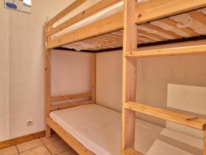 Appartement typique au pied des pistes avec balcon et parking - FR-1-505-45