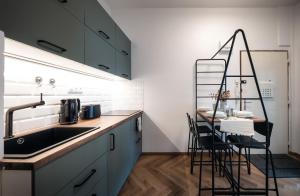 2BR 1,5Bath Chic City Suite near Wenceslas Square