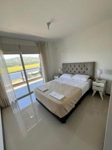 departamento complejo Veneto Village vista al lago