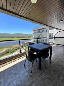 departamento complejo Veneto Village vista al lago