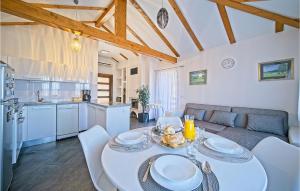 Awesome Home In Kraj Donji With Wifi 