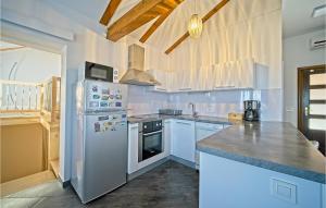 Awesome Home In Kraj Donji With Wifi