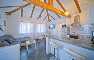 Awesome Home In Kraj Donji With Wifi