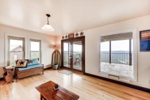 Scenic Leakey Vacation Rental with Private Patio!