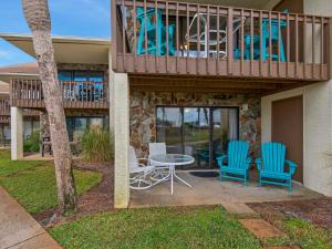 Blue Surf Townhomes 04 by Newman-Dailey