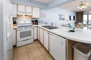 Emerald Twrs West 2005