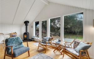 Beautiful Home In Humble With Wifi