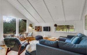 Beautiful Home In Humble With Wifi