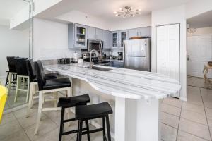 Emerald Towers West 5006 - Coastal Vibe