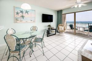 Emerald Twrs West 2004