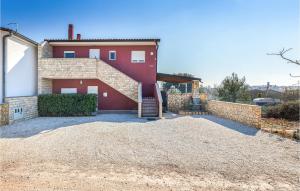 Stunning Home In Barbariga With Jacuzzi