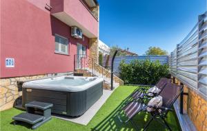 Stunning Home In Barbariga With Jacuzzi