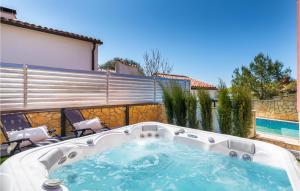 Stunning Home In Barbariga With Jacuzzi