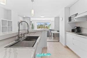 Villamagna - Beachfront Retreat with Oceanviews