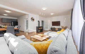 Beautiful Home In Musaluk 