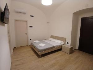 AB House Caserta - Reggia di Caserta e Stazione Fs a cinque minuti in auto