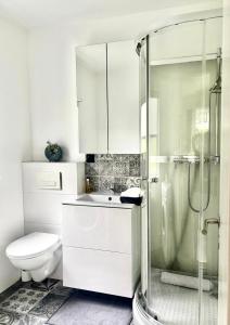 Studio 104- Free PARKING onsite -Private entrance