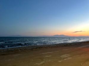 The Great Wave Beachfront House Nea Plagia