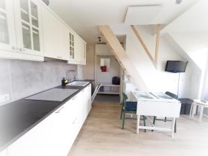 "Stella apartamentai" su baseinu prie jūros