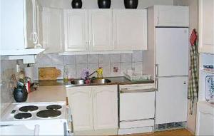 Beautiful Home In Ljusterö With Kitchen