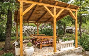 Three-Bedroom Holiday Home In Lecevica