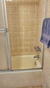 Amplia habitación con baño