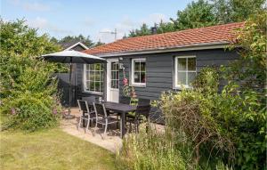 Beautiful Home In Vinderup With Kitchen