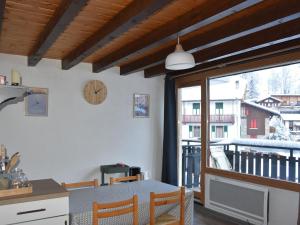 Duplex ensoleillé centre village avec balcon et parking privé - FR-1-464-86