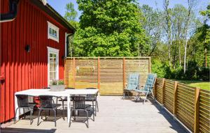 Cozy Home In Herräng With Wifi