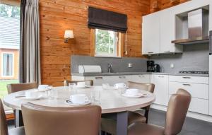 Lovely Home In Heel With House Sea View