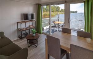 Cozy Ship In Biddinghuizen