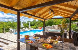 Cozy Home In Viskovo With Kitchen 