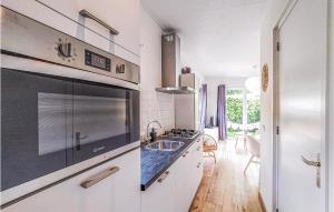 Lovely Home In Heinkenszand With Wifi