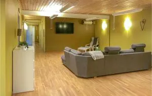 4 Bedroom Awesome Apartment In Finspång - Kolvetorp