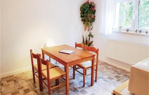 1 Bedroom Awesome Apartment In Bastorf